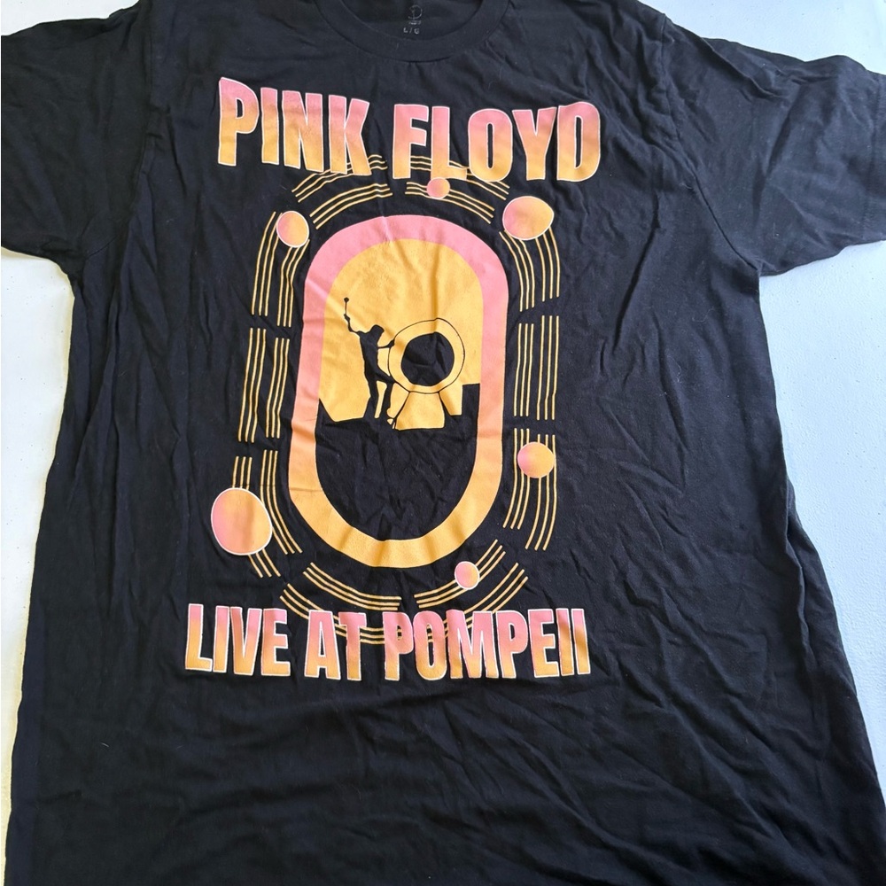 Source Unknown Black Pink Floyd Graphic Tee